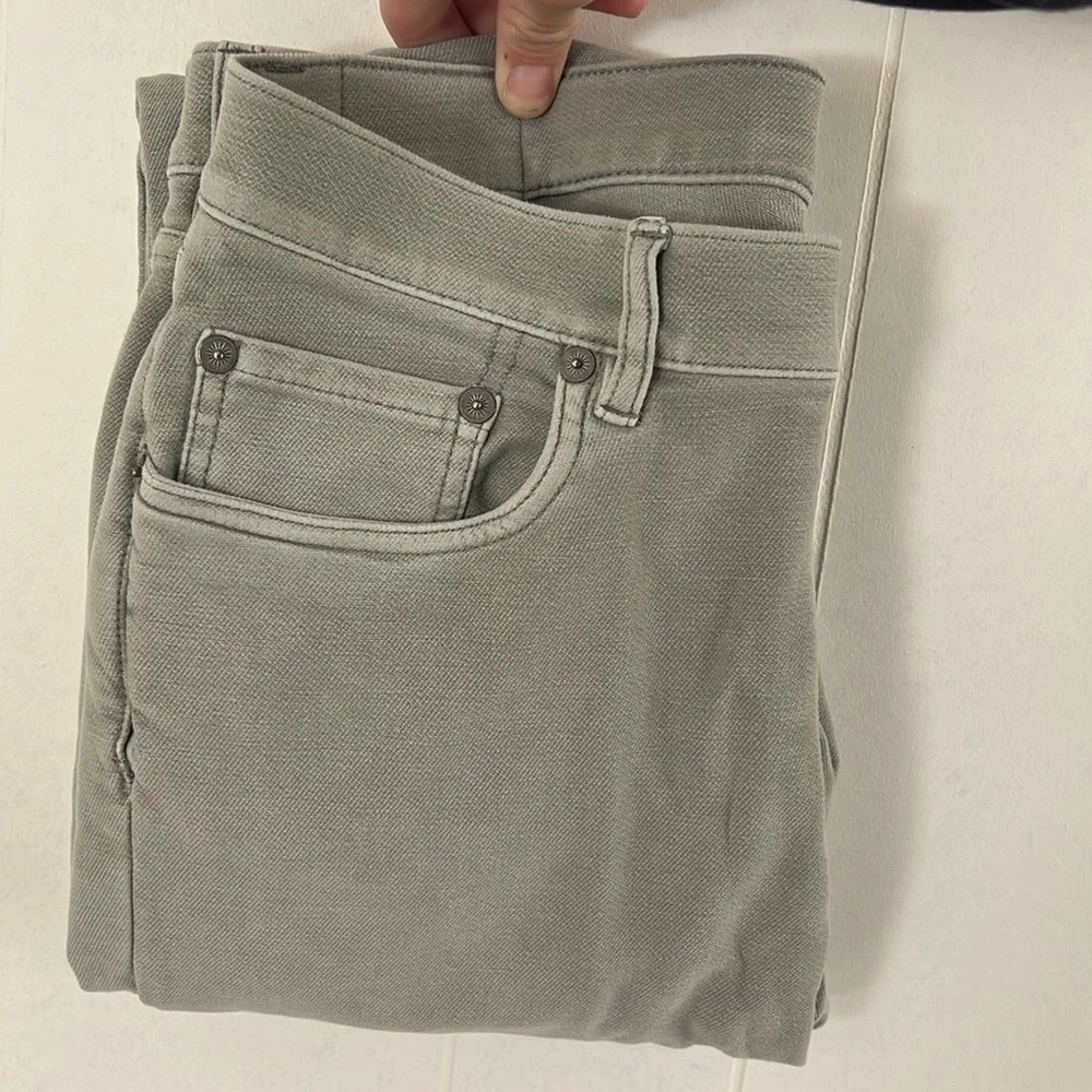 Fakery Jean - Picture 3 of 7